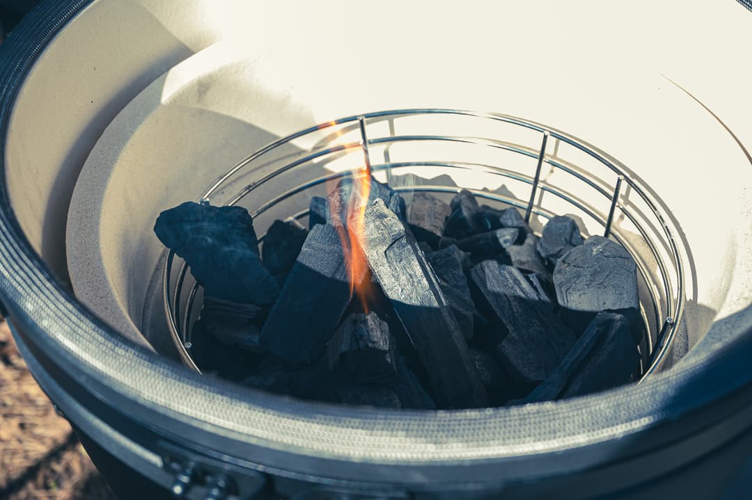 Hoe steek je een kamado BBQ aan?