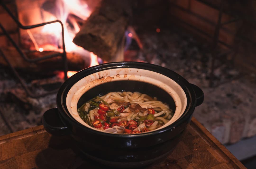 Pho op de BBQ-manier met gerookte kip van de chickensitter