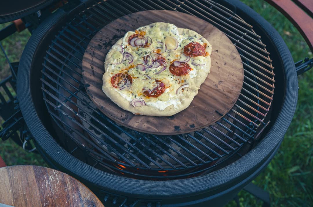 Pizza Puszta – pittige poesta op een krokante bodem
