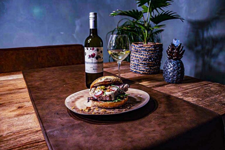 tonijnsteak bagelburger met ginmayonaise 4