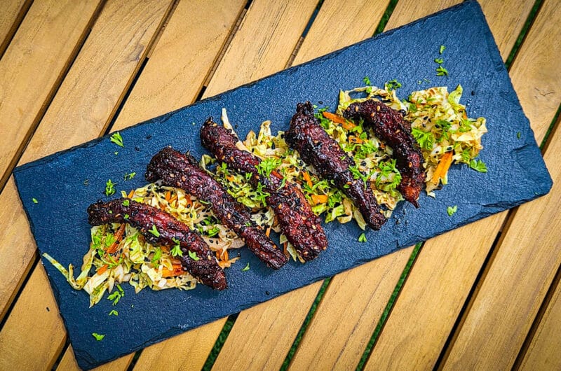 Iberico Ribfingers met Zoetzure Koolsalade