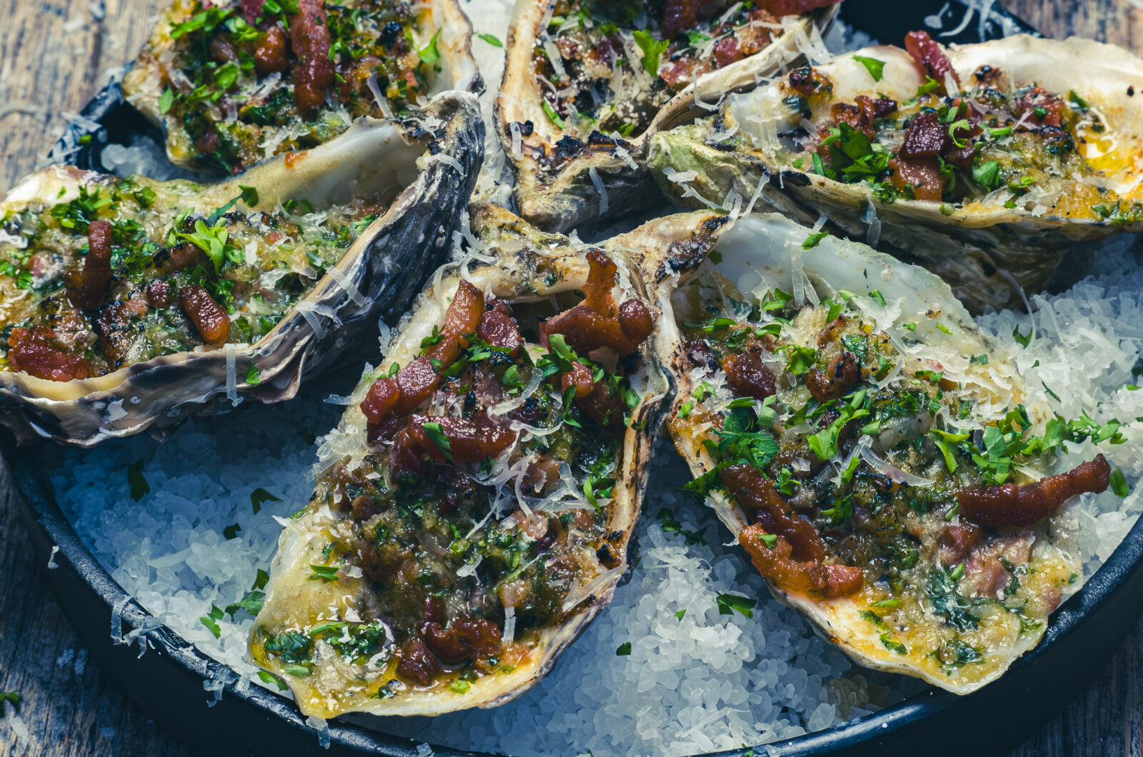 Oesters met spekjes en Parmezaanse kaas